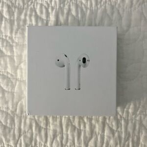 Apple AirPods with Wireless Charging Case